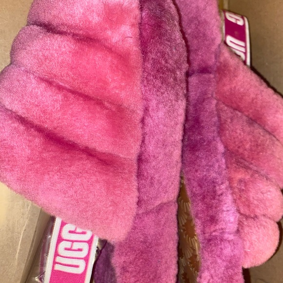 Woman’s Ugg slides size 9 - Picture 5 of 6